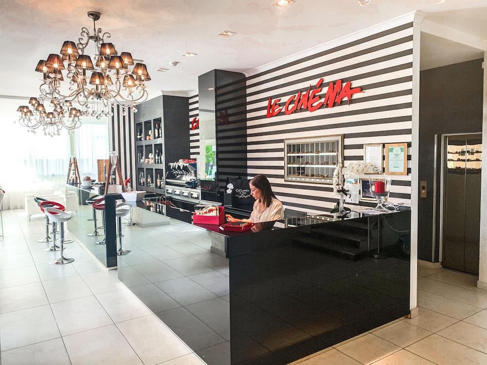 Hotel Le Cinema Гатео а Маре Екстериор снимка