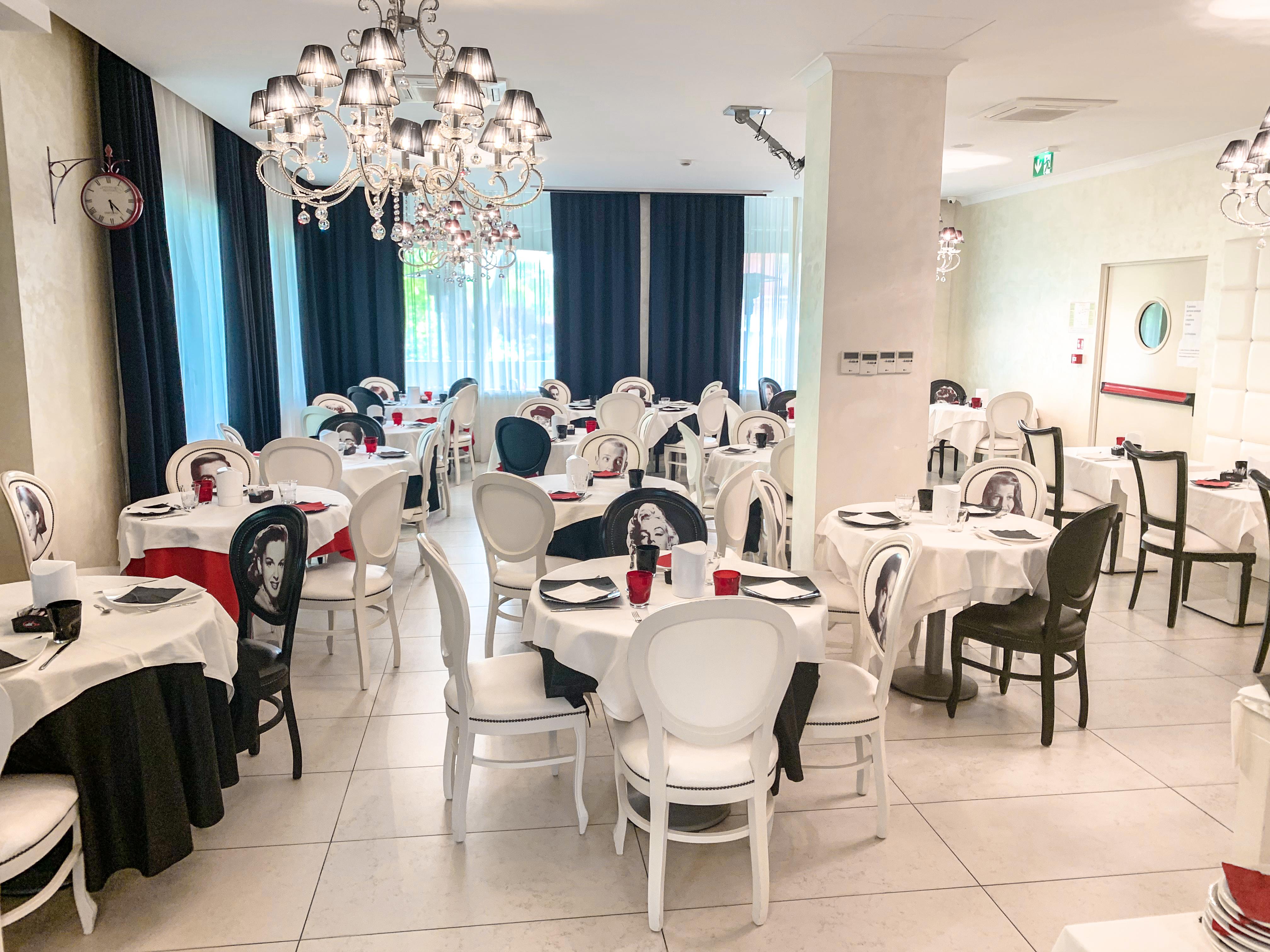 Hotel Le Cinema Гатео а Маре Екстериор снимка