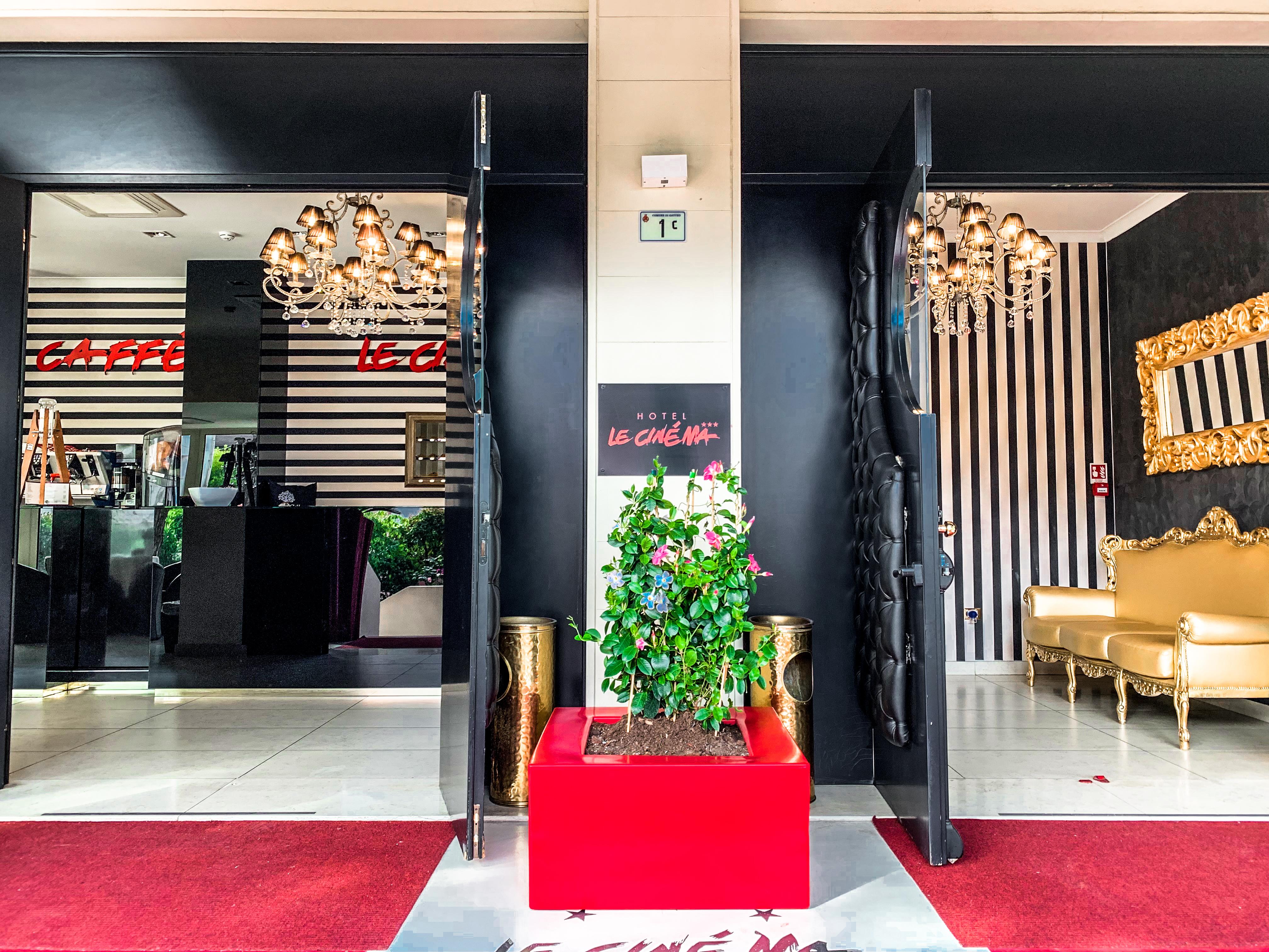 Hotel Le Cinema Гатео а Маре Екстериор снимка
