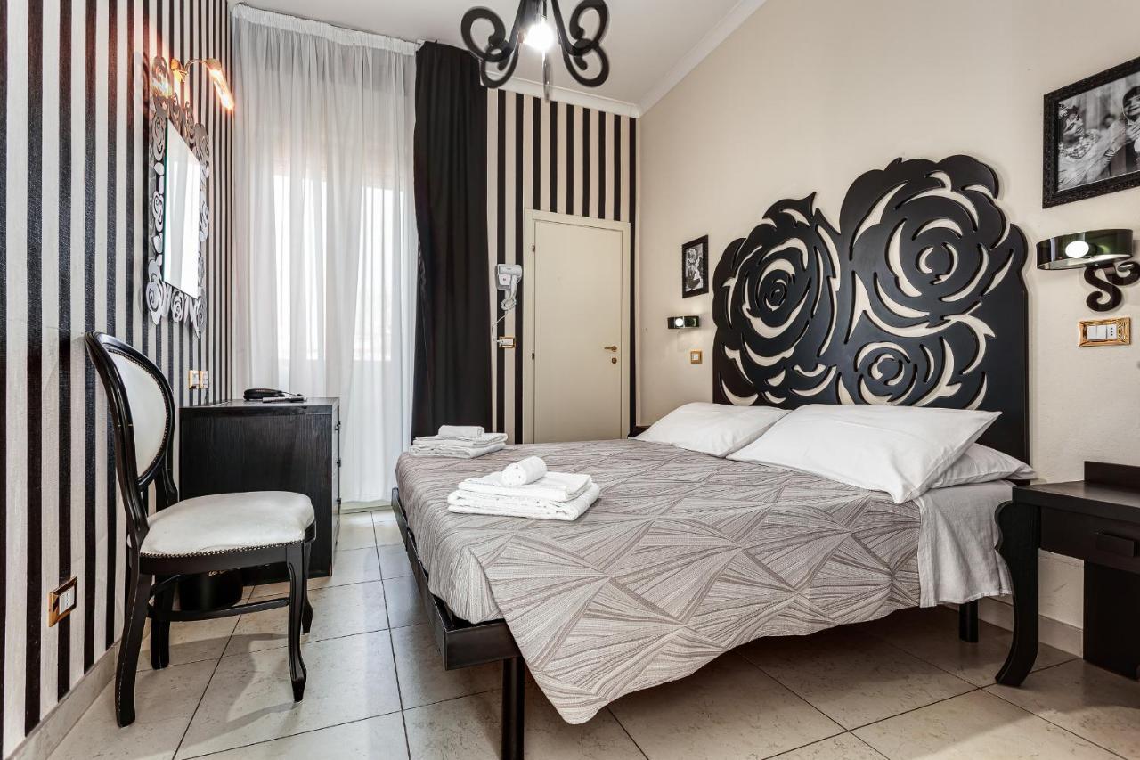 Hotel Le Cinema Гатео а Маре Екстериор снимка